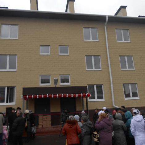 Глава округа Е.Каюмов торжественно вручил ключи от новых квартир
